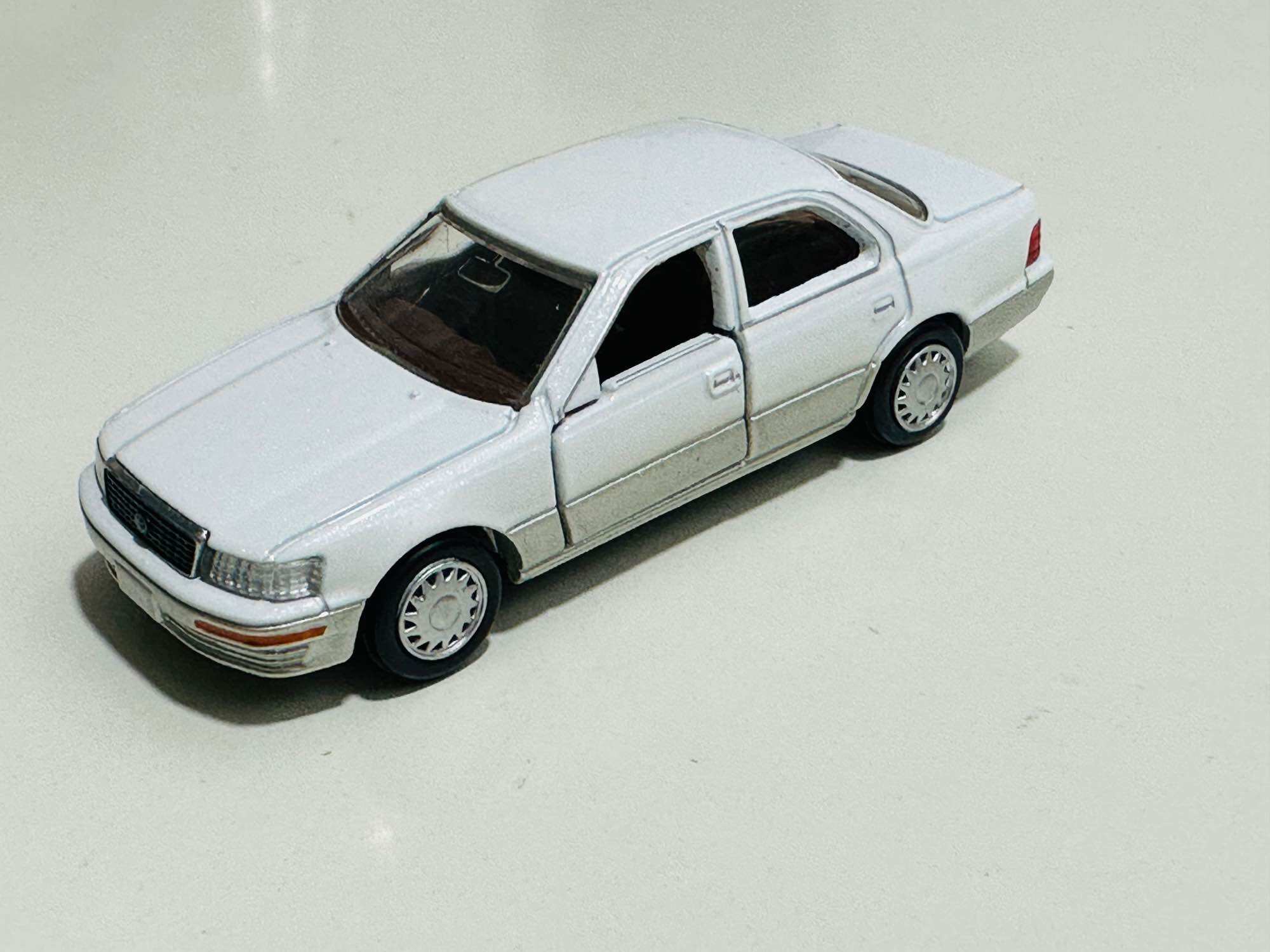 Hobby Store xe mô hình Tomica Premium Toyota Celsior Trắng
