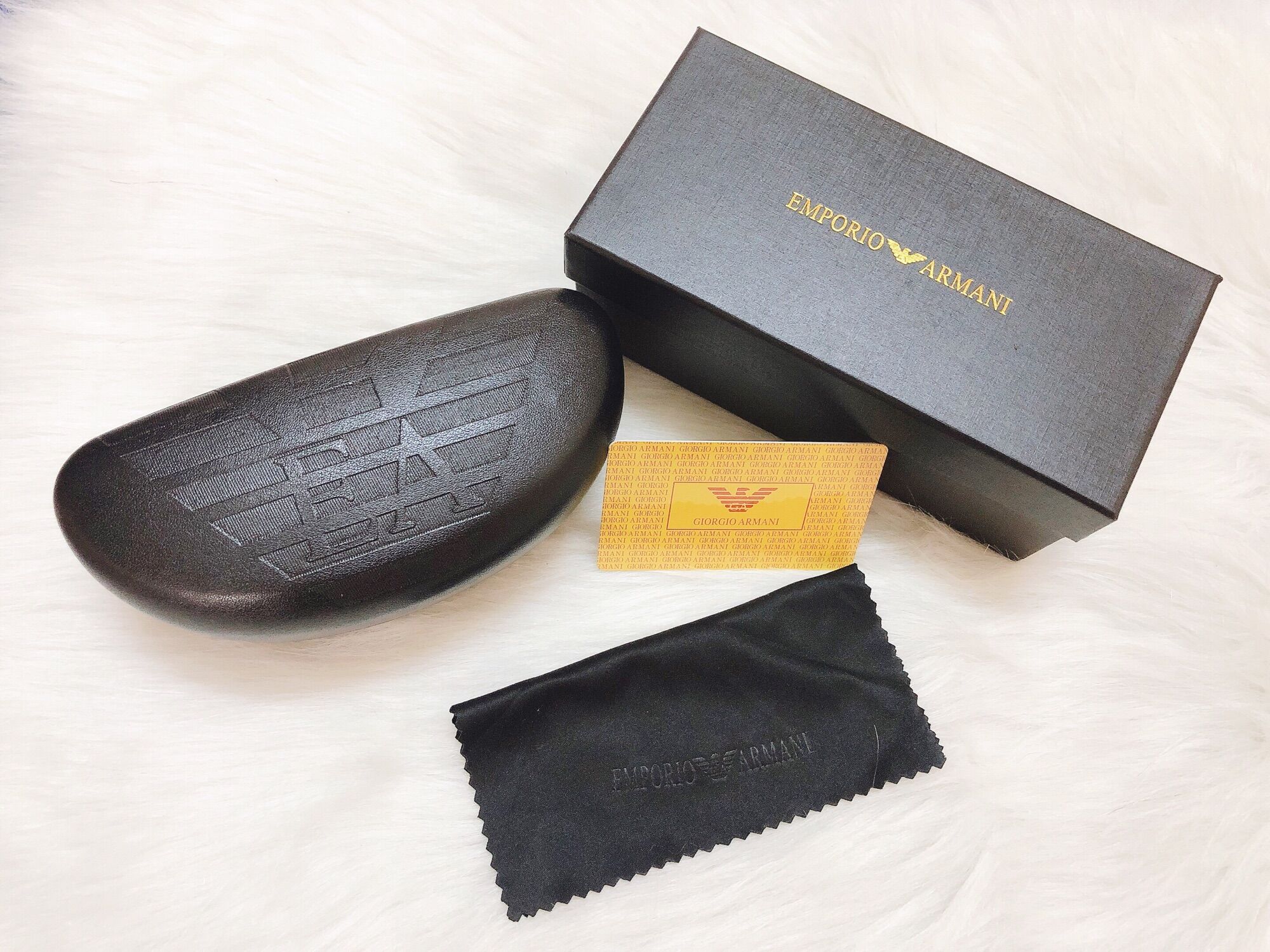 Hộp Đựng Kính Hãng Emporio Armani