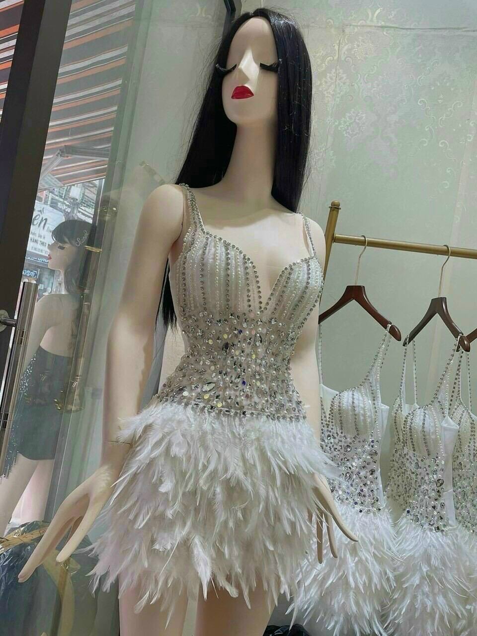 Đầm body hai dây đính đá