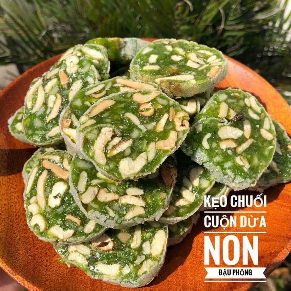 Kẹo chuối cuộn dừa non lá dứa đậu phộng 1kg