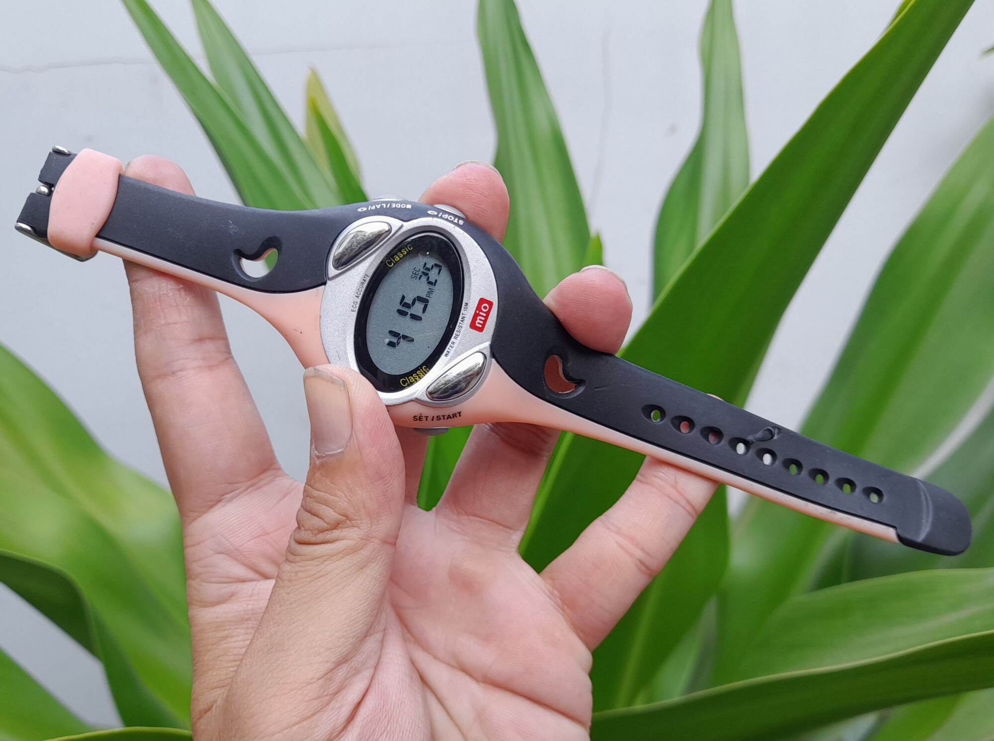 Đồng hồ điện tử MiO watch