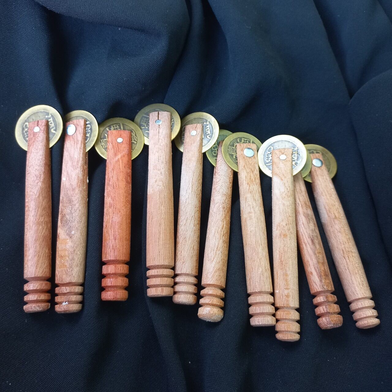Cây đồng xu cạo gió cán gỗ (10cm)