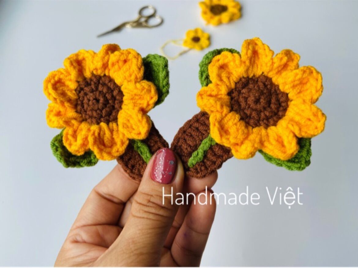Kẹp tóc hoa hướng dương bằng len