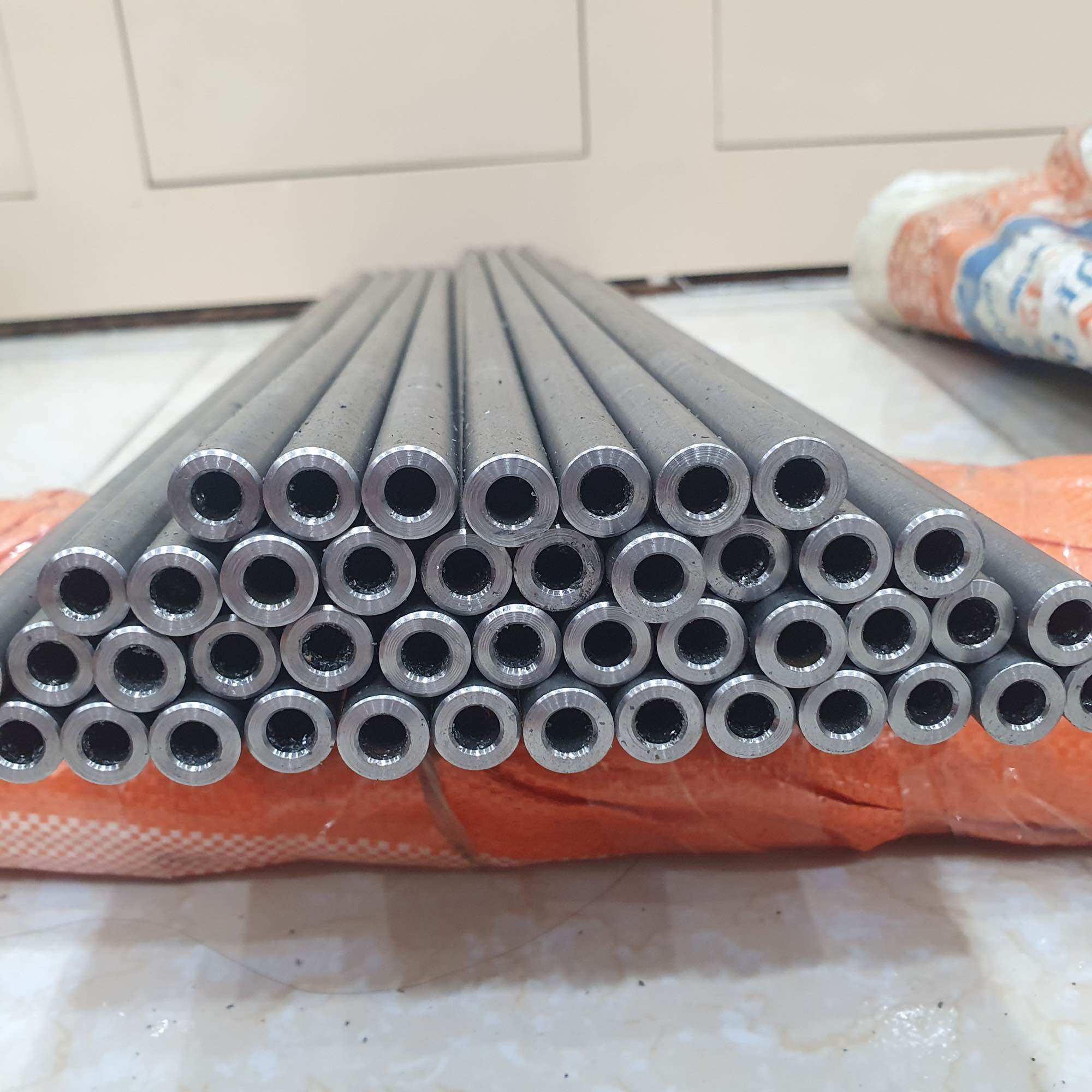 Ống thép đúc 6.4 phi 12 chiều dài 50/60/70/80/90/100/120/130cm