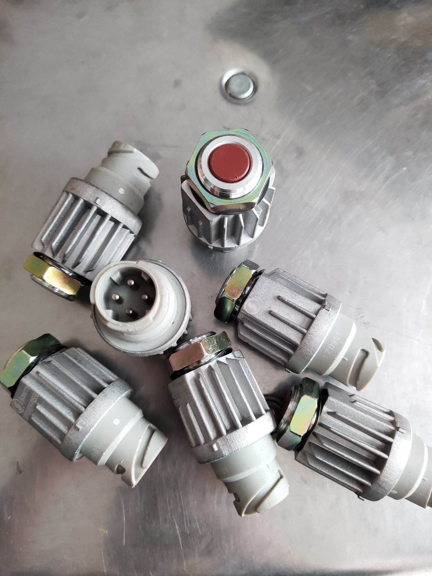 Rờ le báo đèn phanh shacman dz93289582550