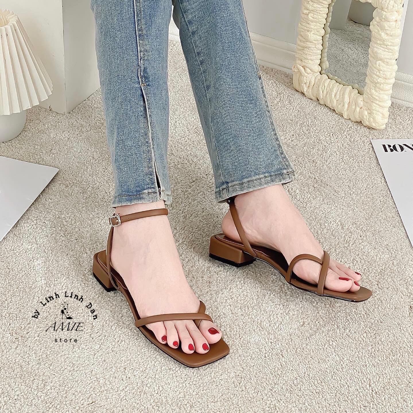 Sandal Quai Mảnh Xỏ Ngón