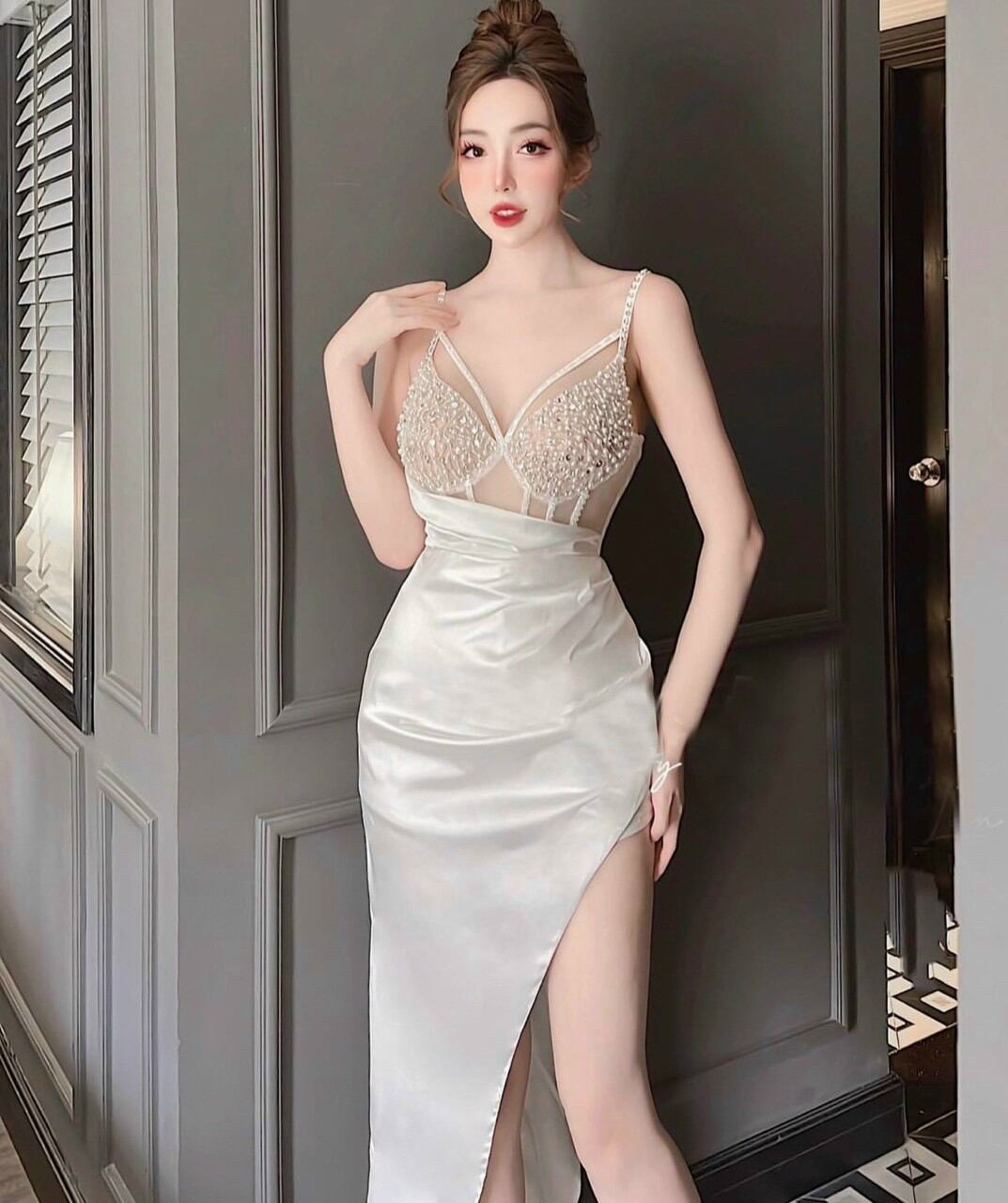 ĐẦM BODY CỔ TIM XẺ ĐÙI