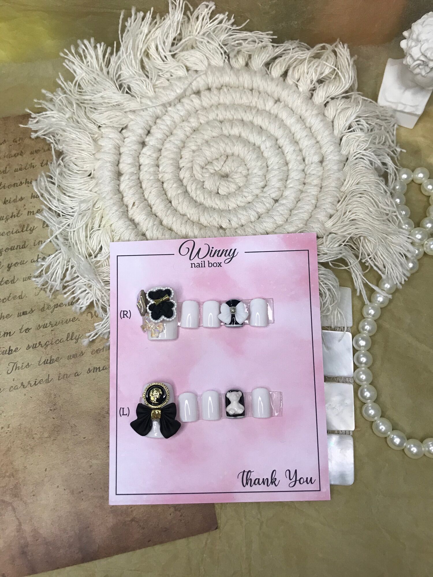 Nailbox móng up móng giả chân trắng đen nơ to