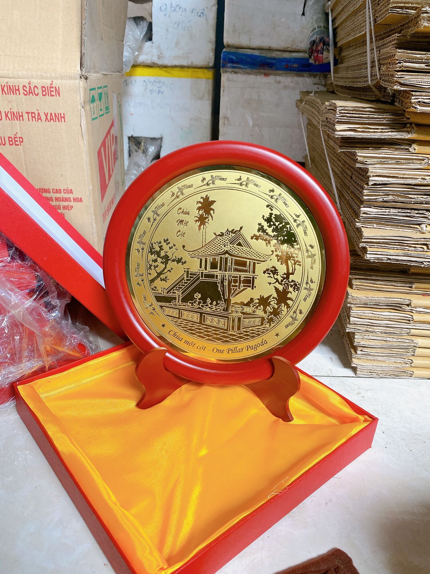 Mặt quà tặng chua 1 cột 23 cm làm bằng đồng làm quà tặng phong thủy
