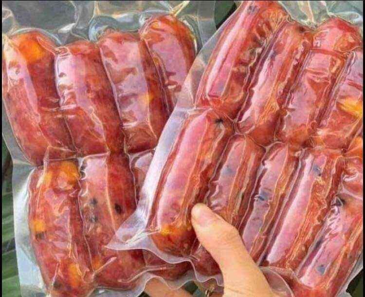 lạp xưởng heo. lạp xưởng tôm
