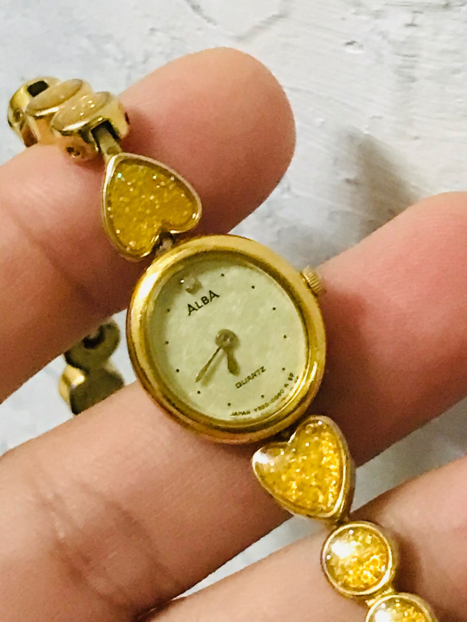 Đồng hồ Alba dáng lắc vàng nữ đeo. Si tuyển