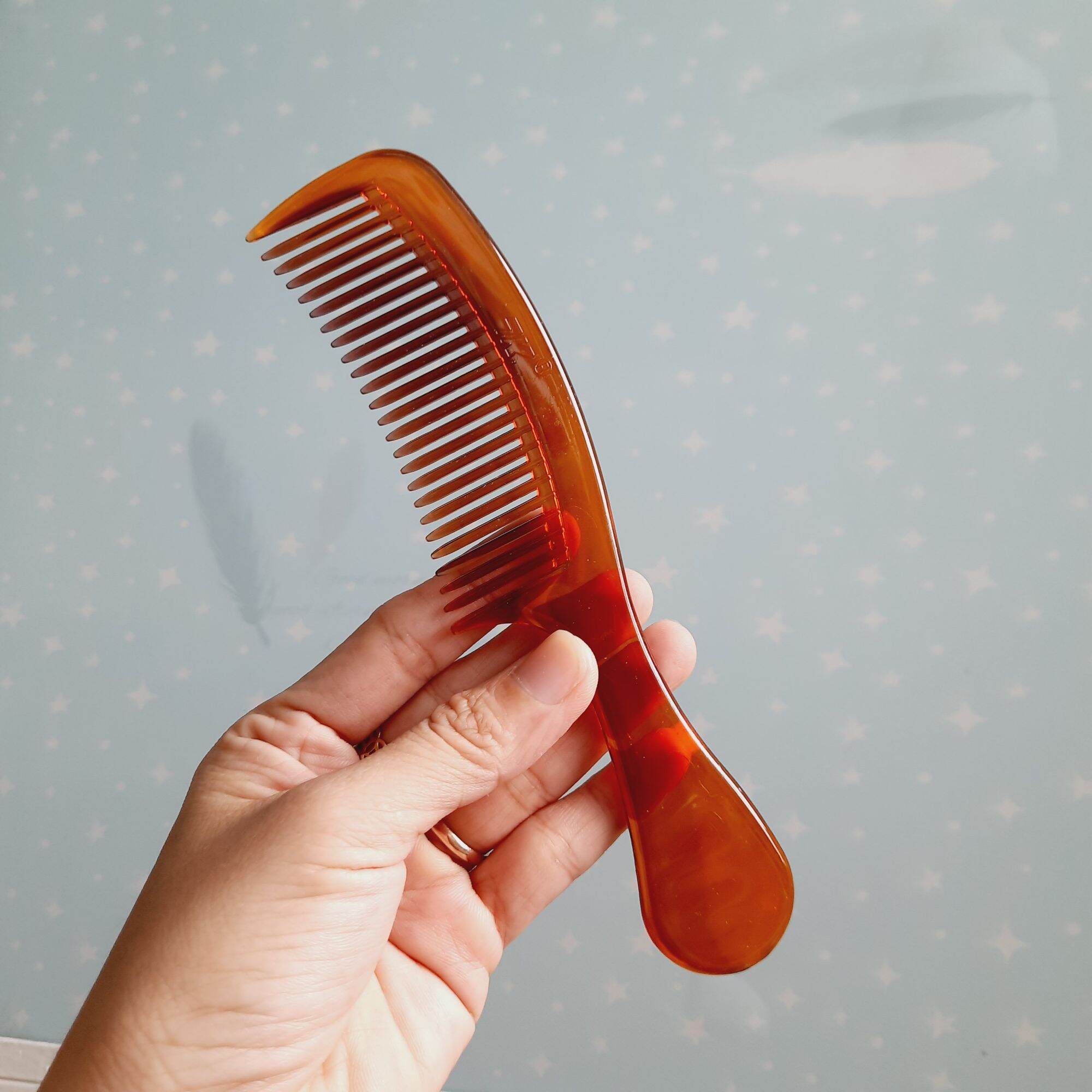 Lược chải tóc có cán màu nâu  cở nhỏ (cỡ nhỏ 16.5cm)