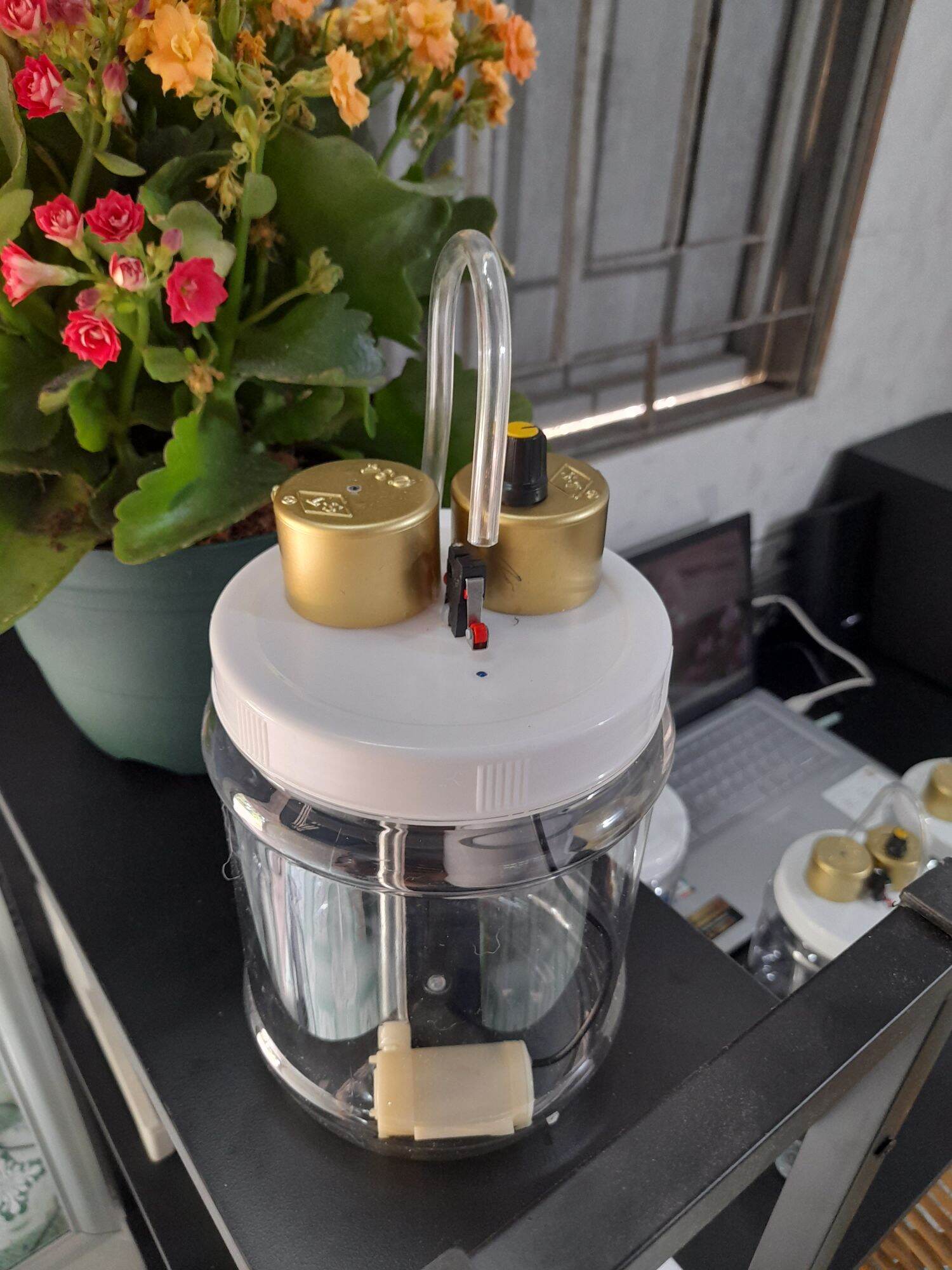 Bình rót rượu . máy rót rươu tự động miled v9 nhựa 1,2l