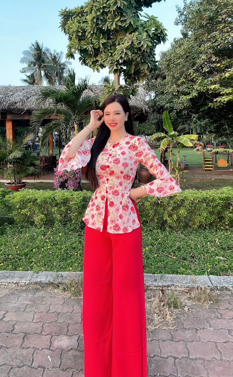 Bộ bà ba cổ tròn tay loe nút bọc vải