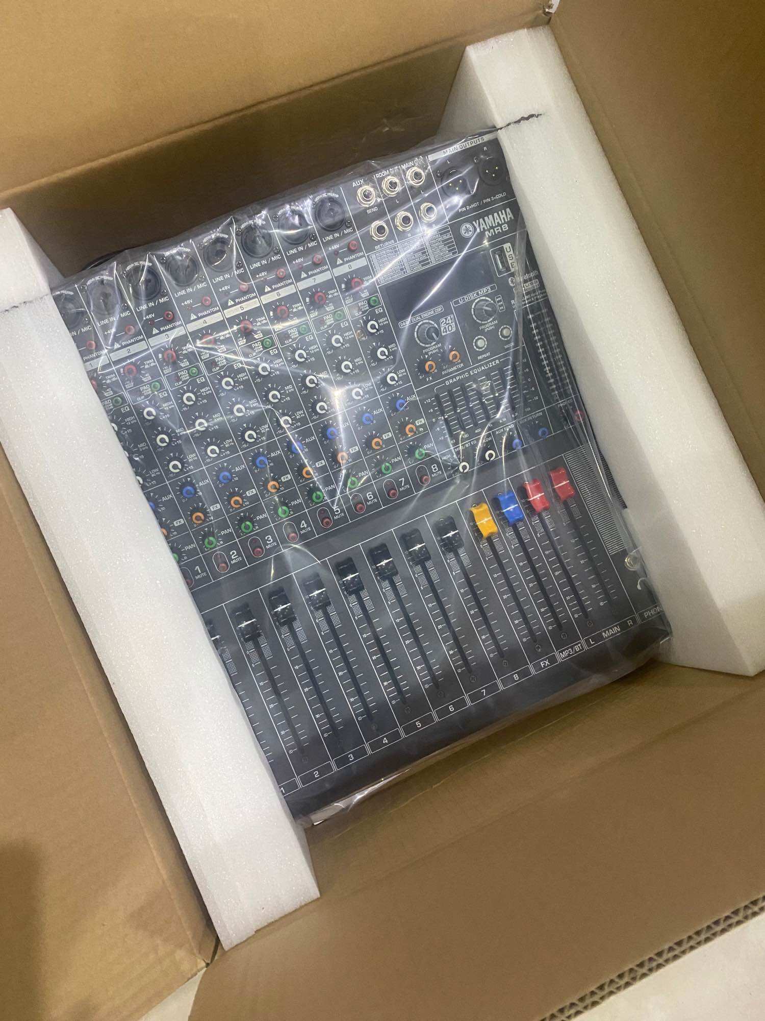 Mixer bàn Yamaha MR8 dành cho sân khấu chuyên nghiệp - sản phẩm nhập khẩu loại 1 - sai gon audio