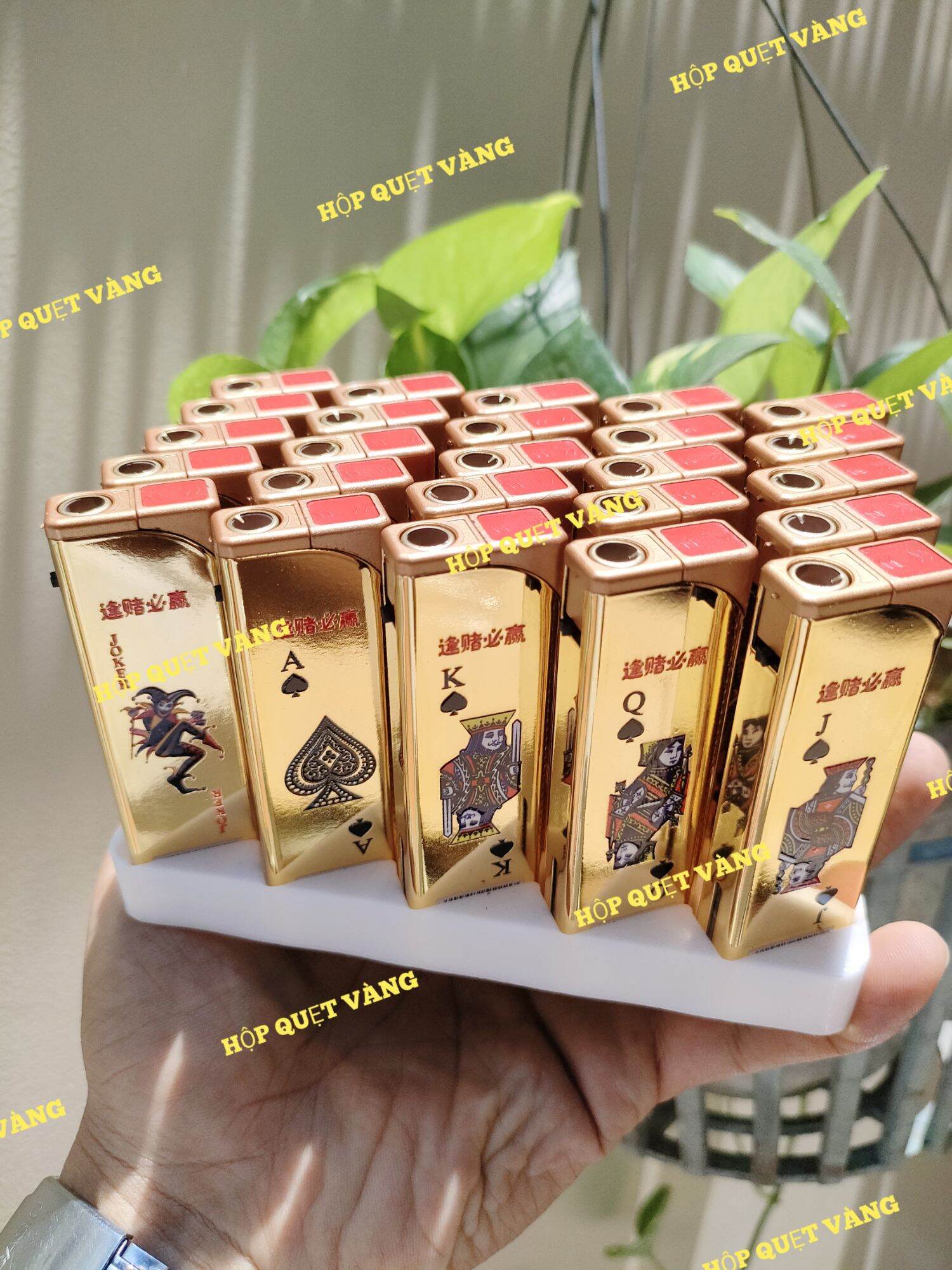Combo 5 cái Hộp quẹt Lá Bài Chấm Bi, Bật lửa vỏ kim loại Màu Vàng Sáng