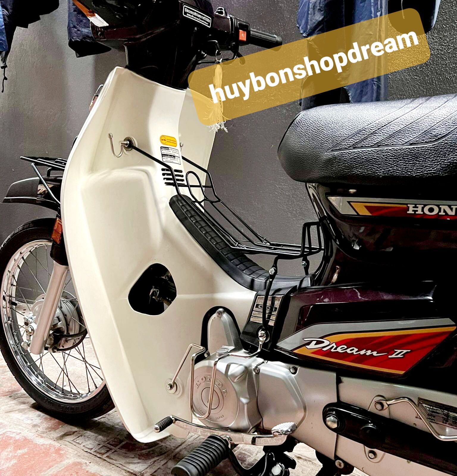 Baga giữa màu đen xe Dream
