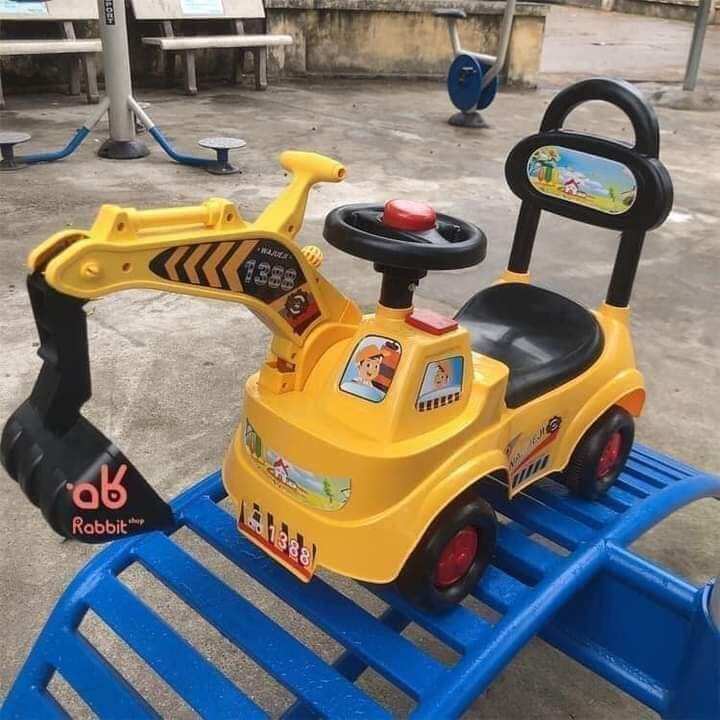 xe cẩu chòi chân cho bé