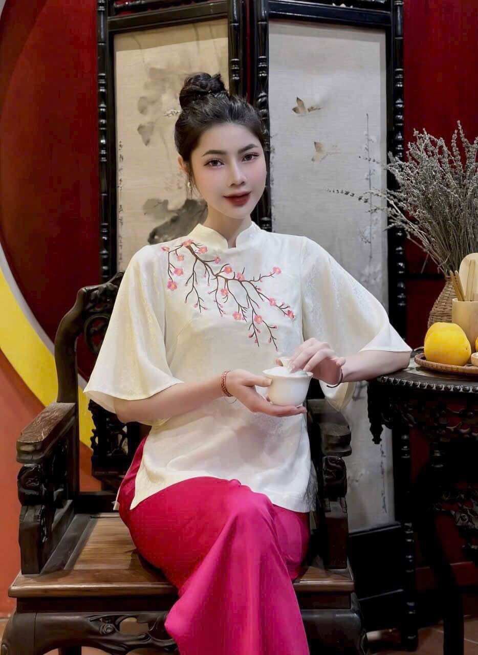 SÉT LAM ÁO GẤM THÊU HOA KÈM QUẦN TUYẾT NHUNG - sét đồ đi chùa nữ ( Freesize dưới 55kg )