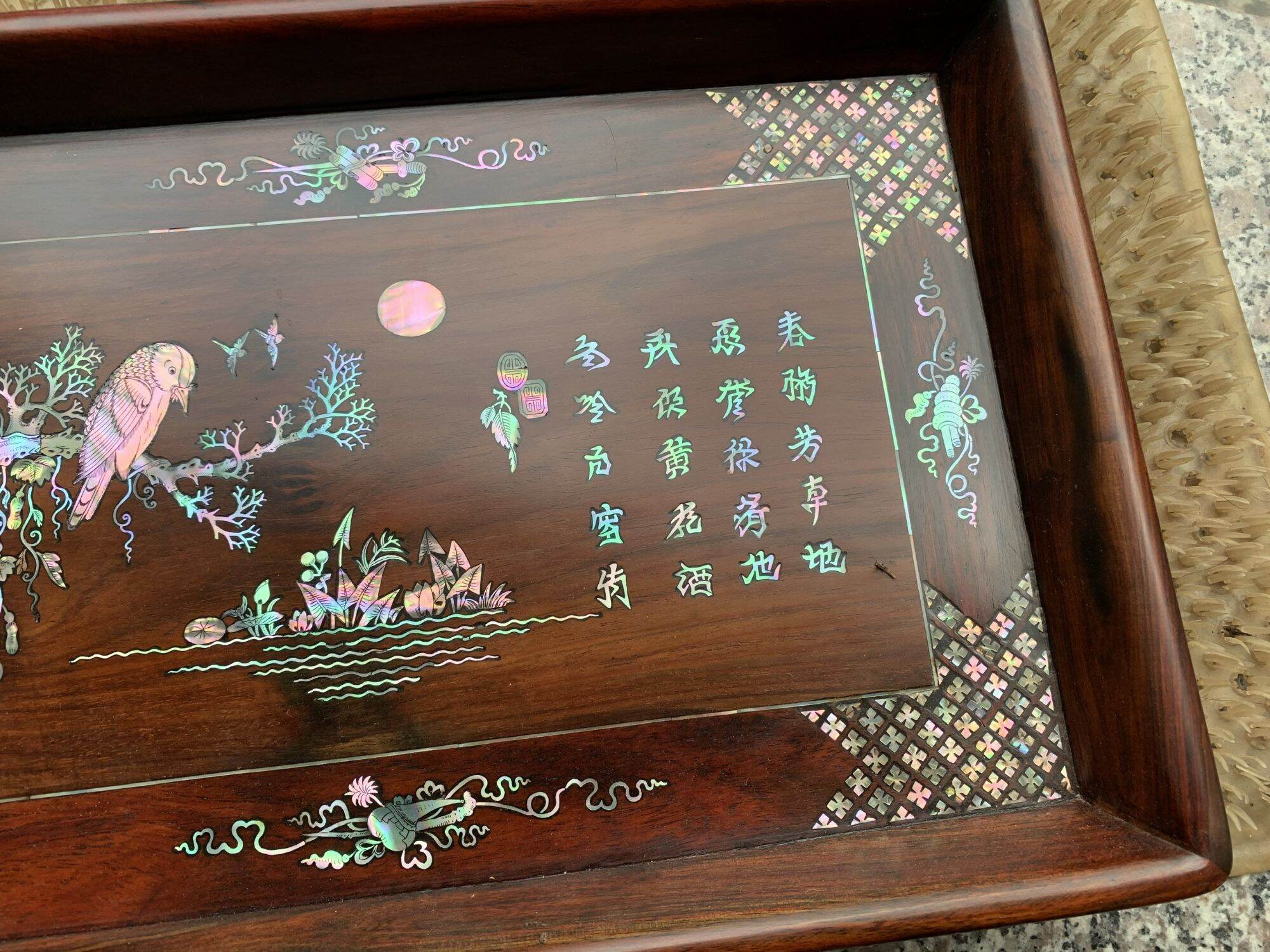 Khay lan gỗ trắc khảm ốc đỏ 38x24cm