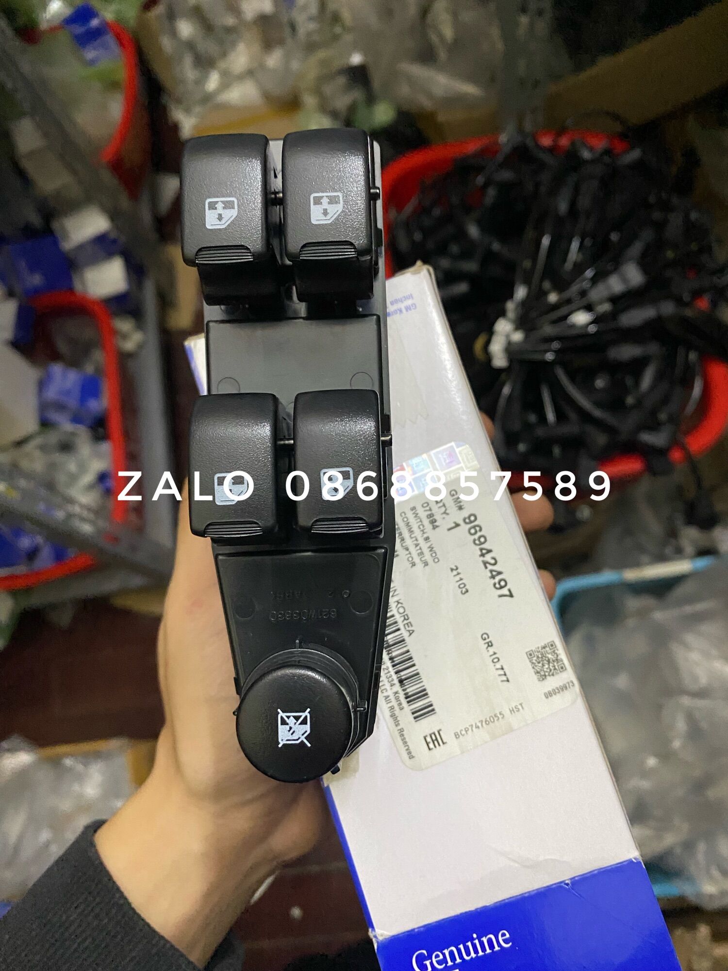 Công tắc nâng kính cửa Trước trái Spark hàng Gm