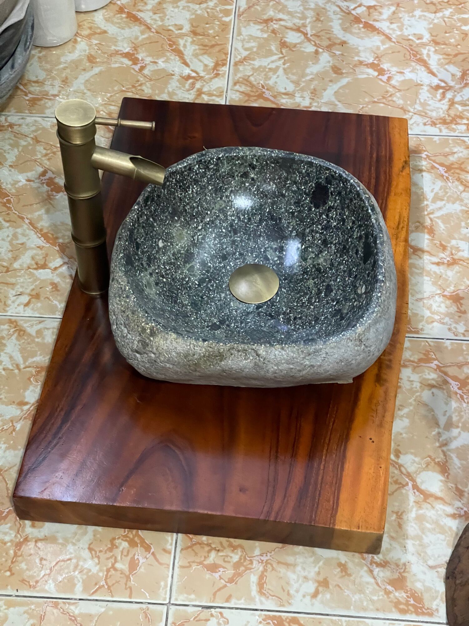 Lavabo đá cuội tự nhiên ( chỉ lavabo đá)