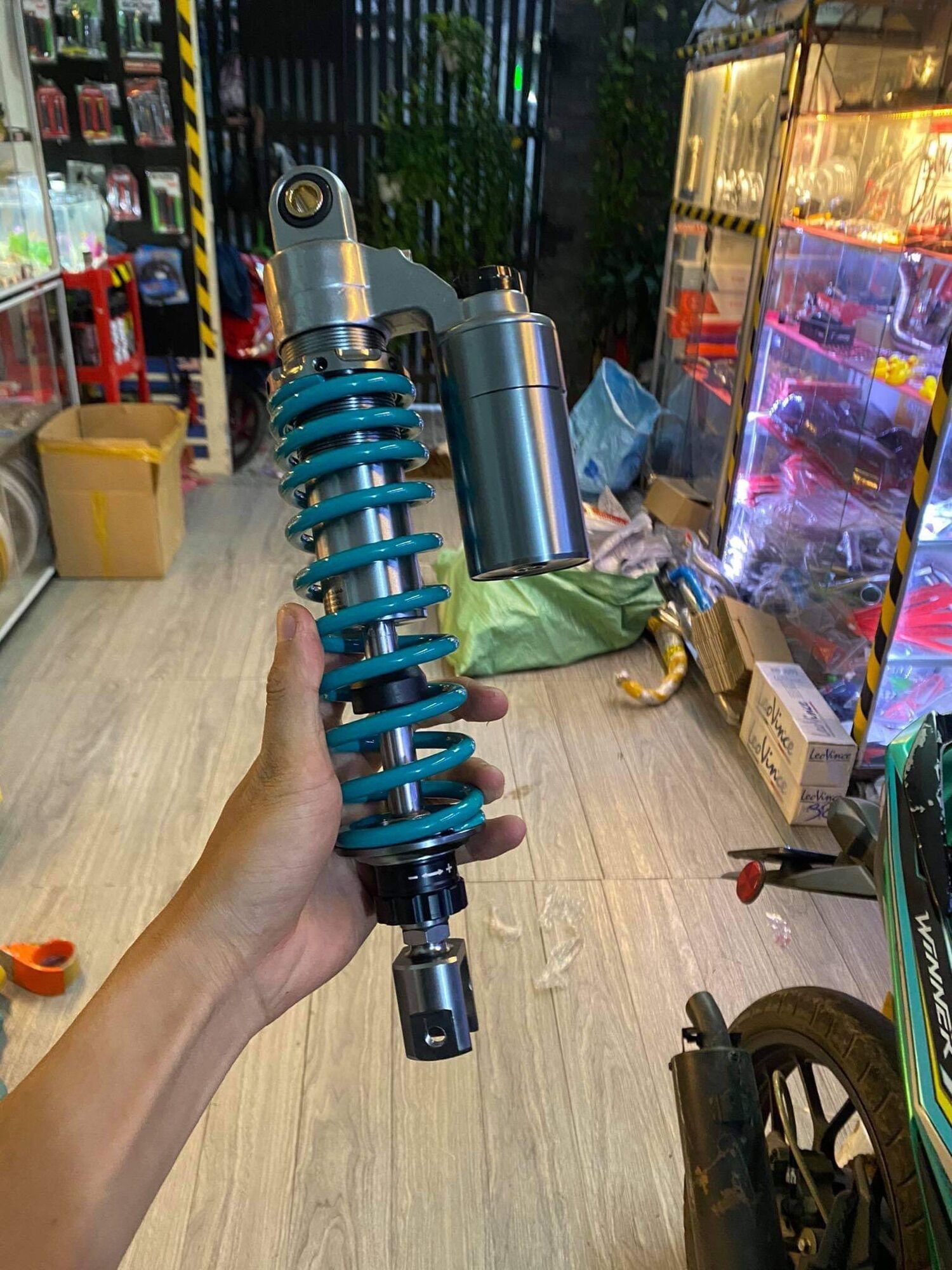 Phuột nitron bình dầu trên gắn vario click vision mio
