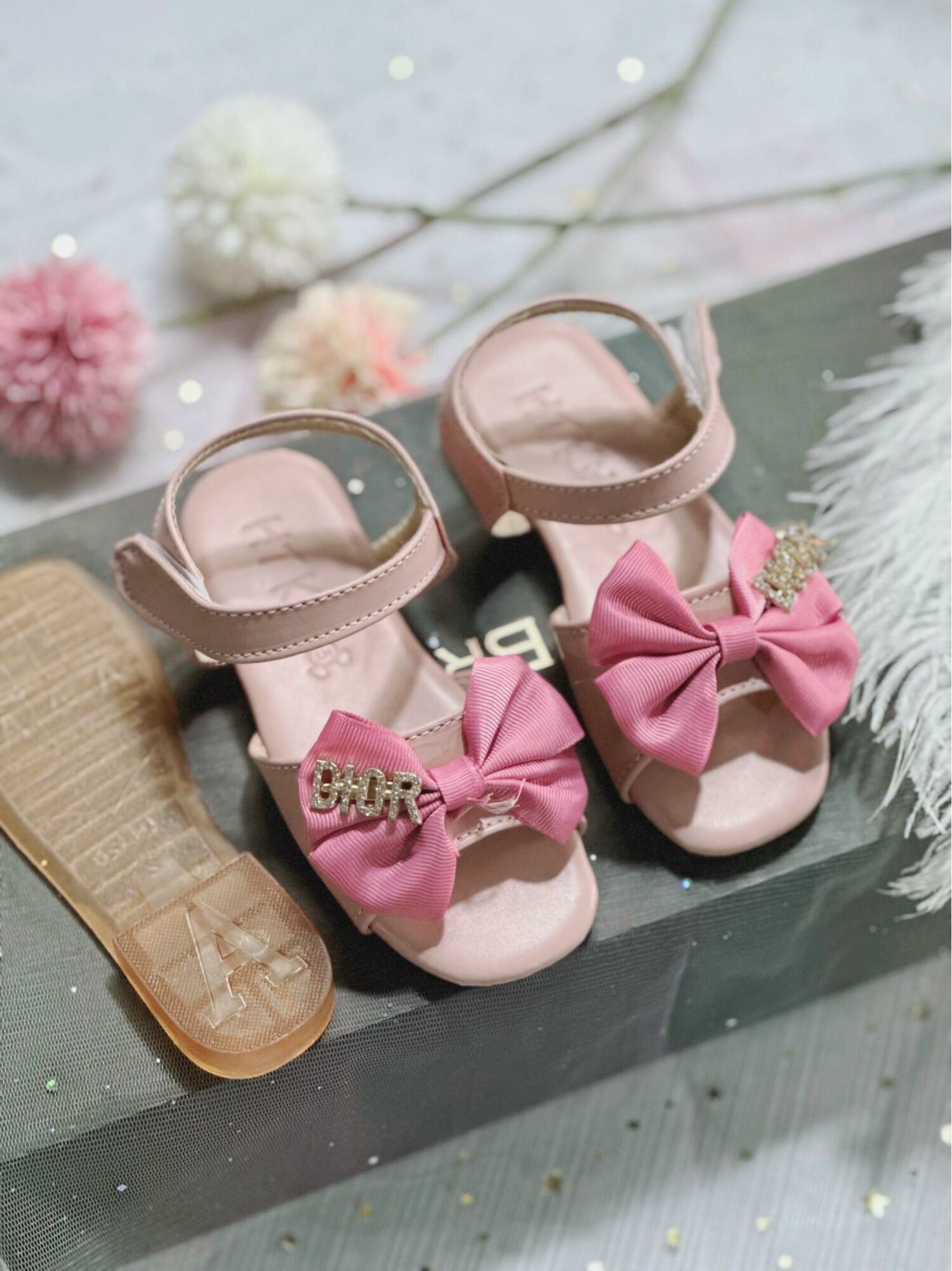 Giày sandal nơ đá di.or cho bé gái