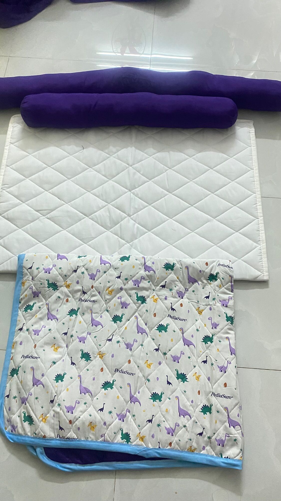Bộ nệm kèm mền khủng long cho bé (HÀNG KM sữa Abbott)