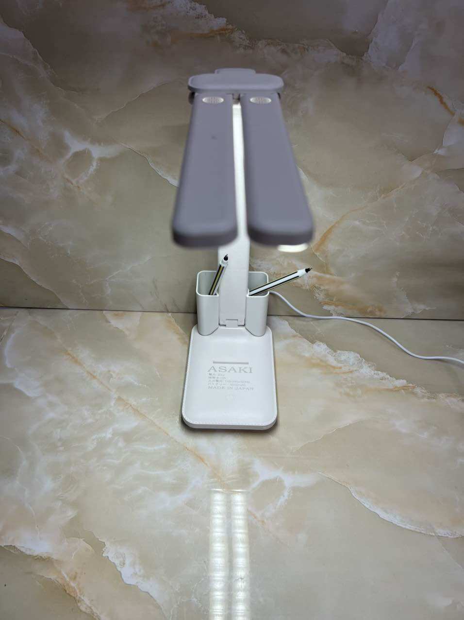 Đèn LED cảng ứng Để Bàn hàng bãi nhật( made in japan)