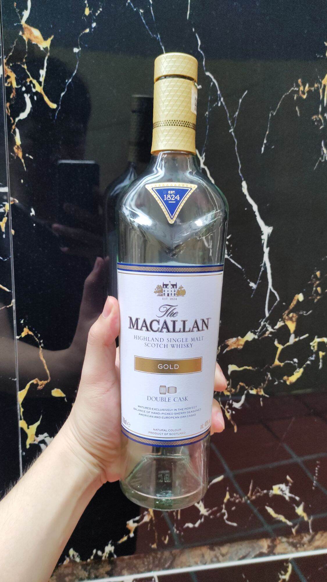 Vỏ chai Macallan Gold trưng bày siêu rẻ