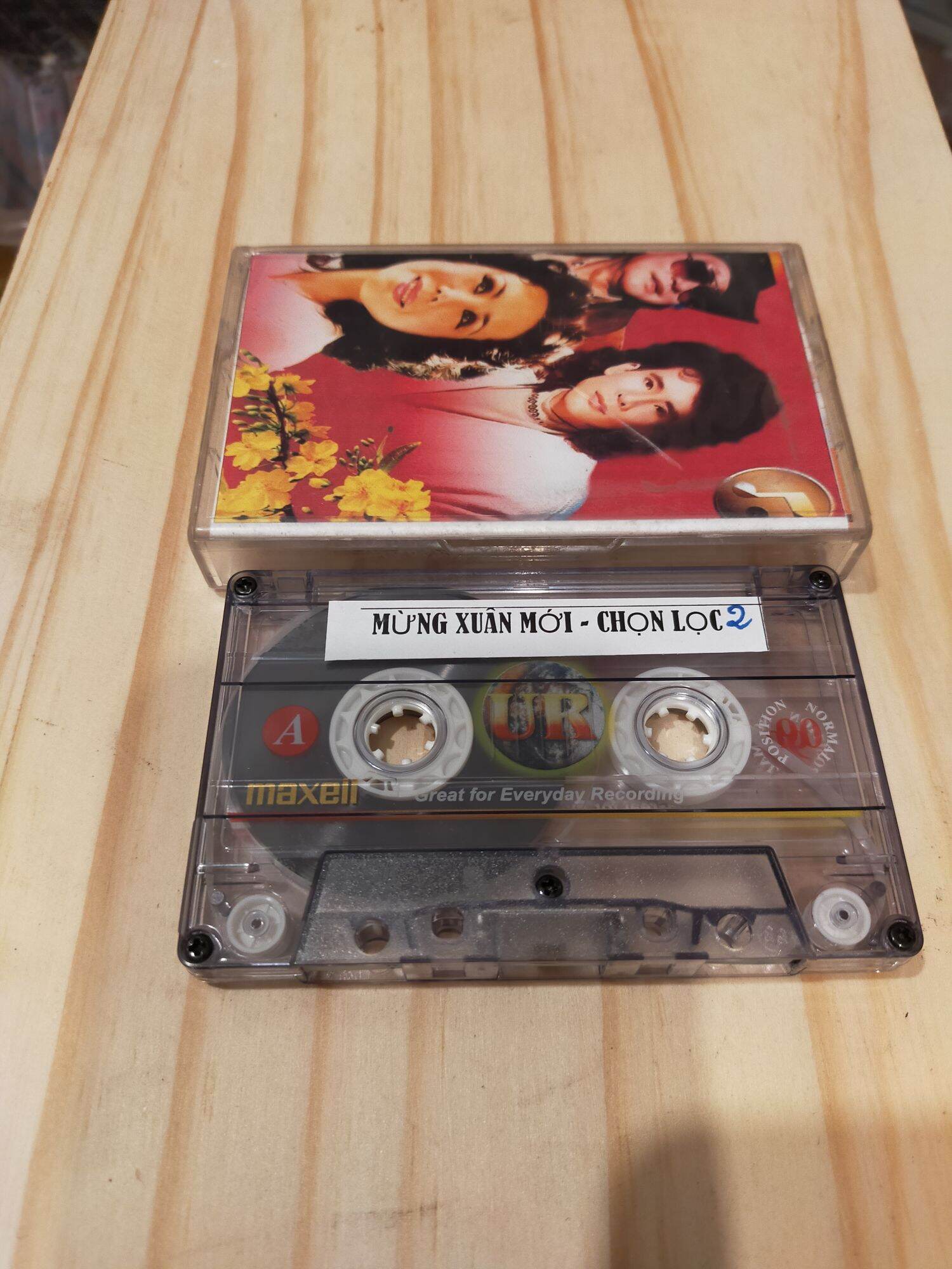 1 băng cassette maxell Ur 90s nhạc Xuân xưa( lưu ý: đây là băng cũ
