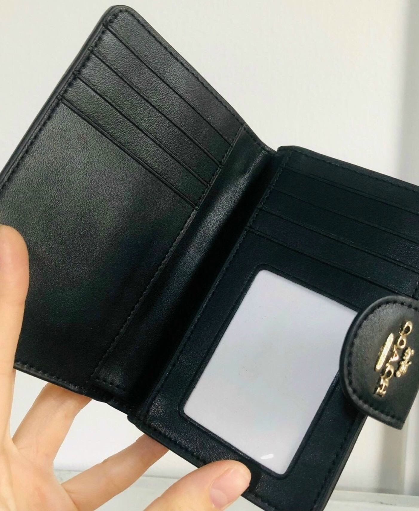 Ví ngắn Coach cầm tay xịn sò