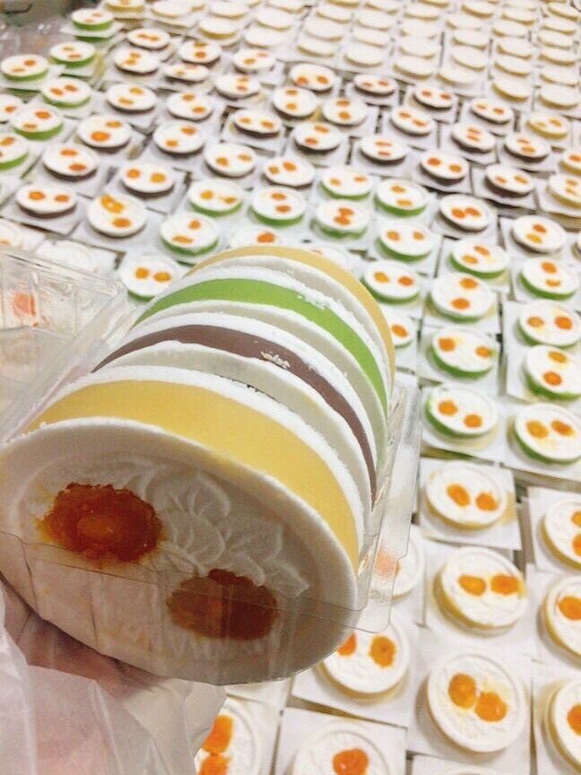 Bánh in trứng muối mix 3 nhân