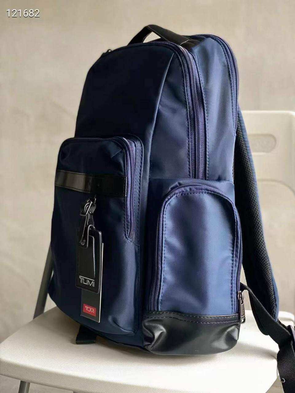 BALO TUmi chất liệu vải nylon dày dặn bền bỉ,