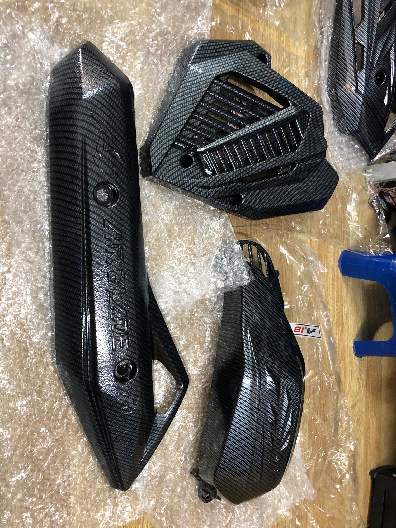 Trọn bộ 3 món ốp +quạt gió-ốp pô) nhựa abs các bon cao cấp xe ab air blade đời 2013-2015