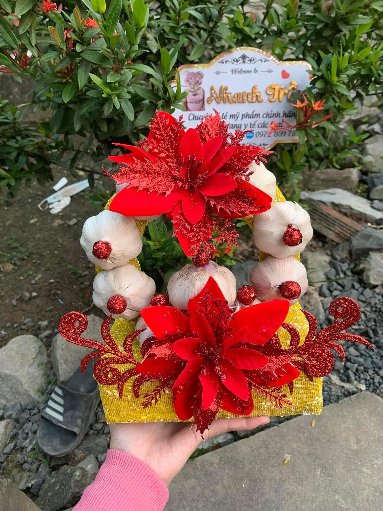 Tháp tỏi chưng thần tài, thổ địa