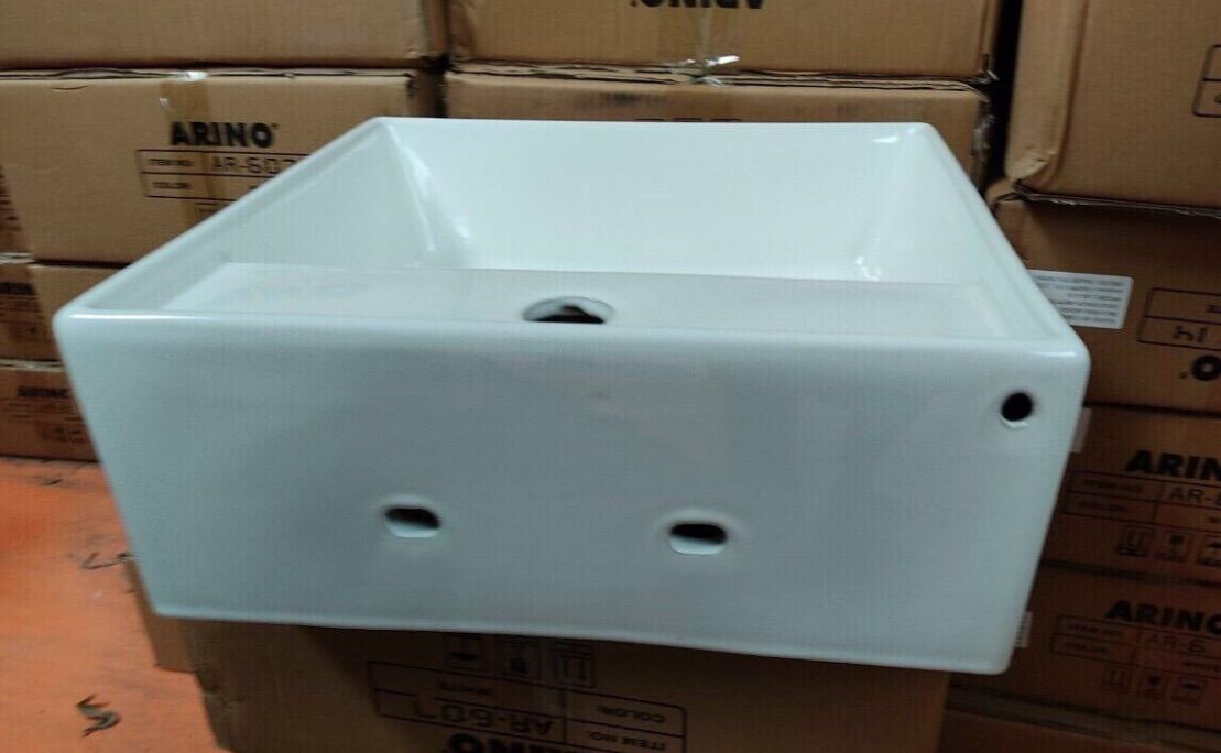 Lavabo TREO TƯỜNG hình vuông ( có bát treo, k kèm vòi , xả)