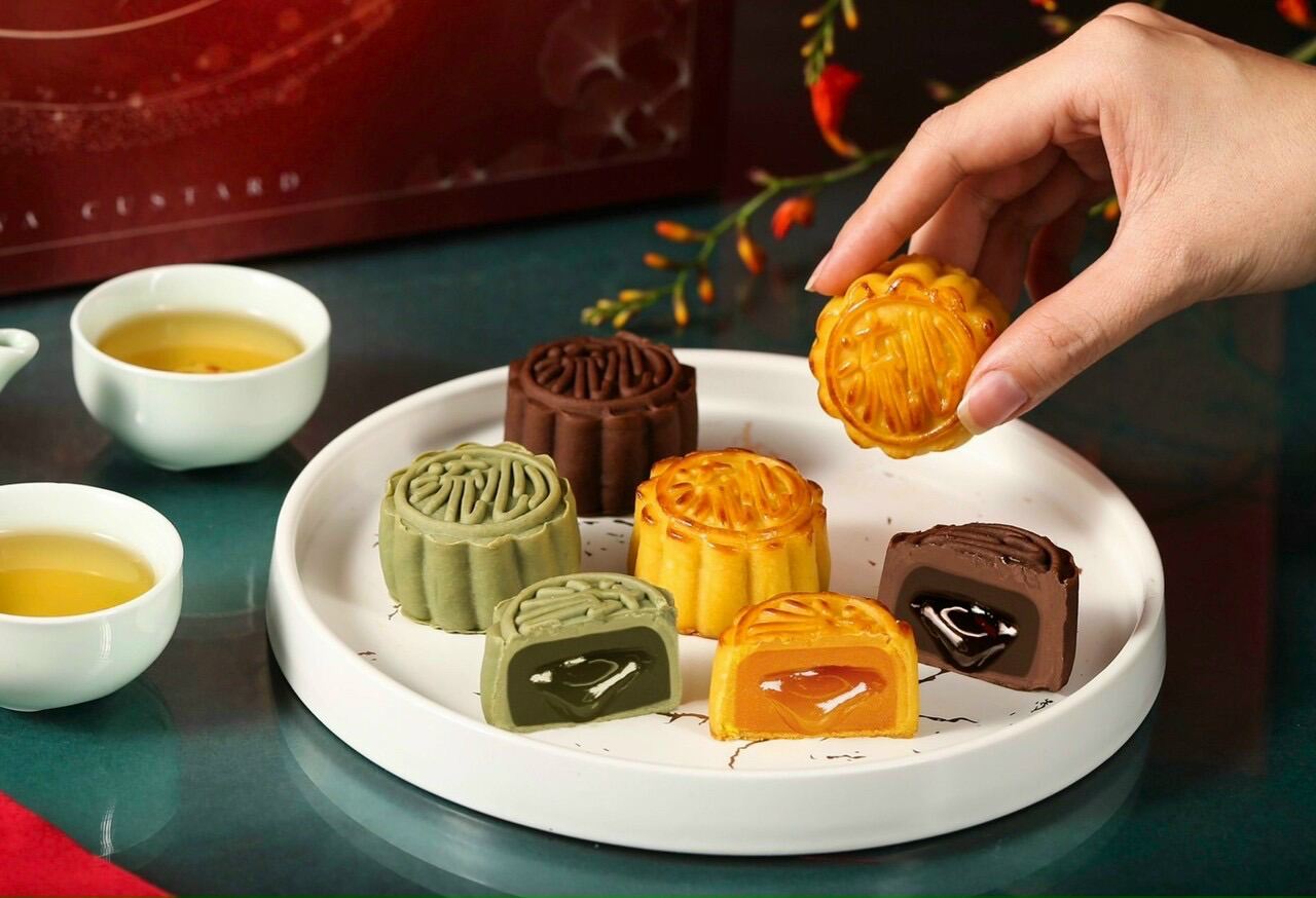 B&AacuteNH TRUNG THU LARVA TAN CHẢY TAI THONG MOONCAKE.