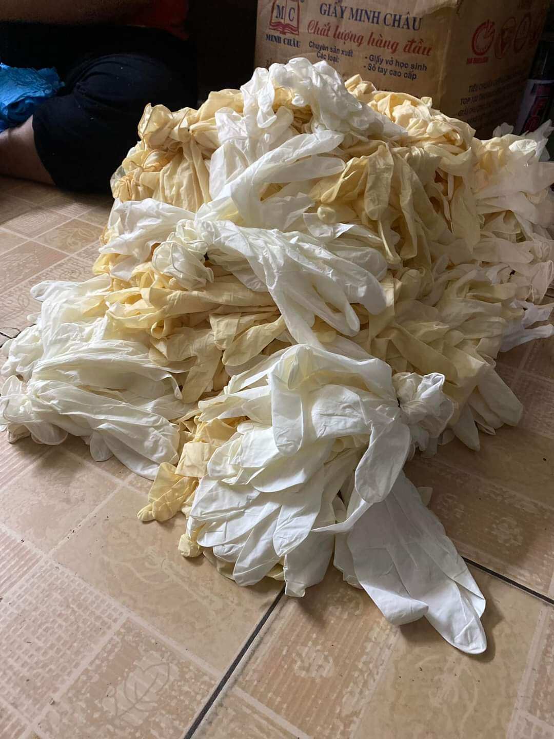 set 10 đôi găng tay y tế ( hàng mới)