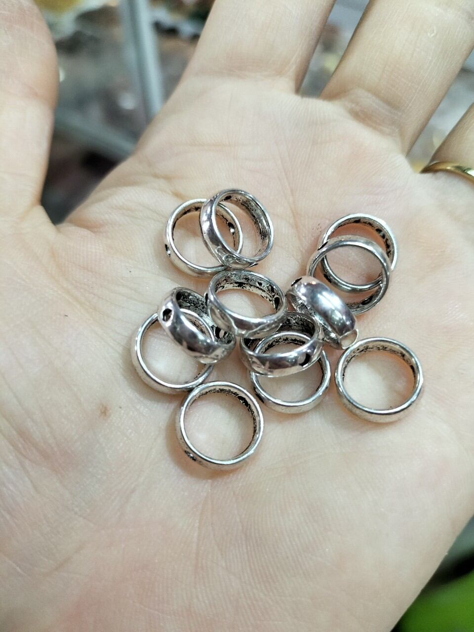 Charm bọc đá bọc hạt 8li hình tròn làm vòng