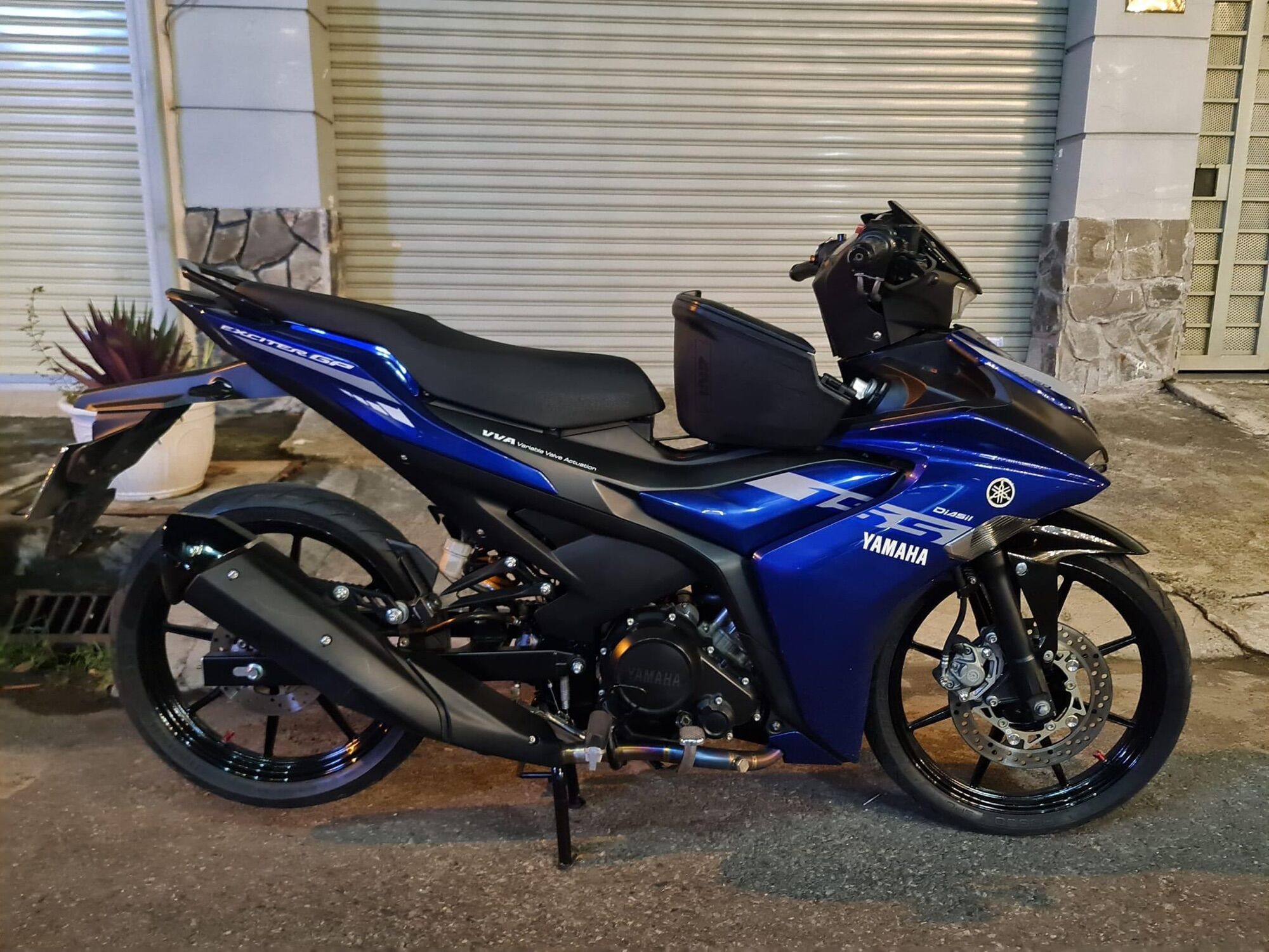 THÙNG GIỮA GẮN EXCITER 155