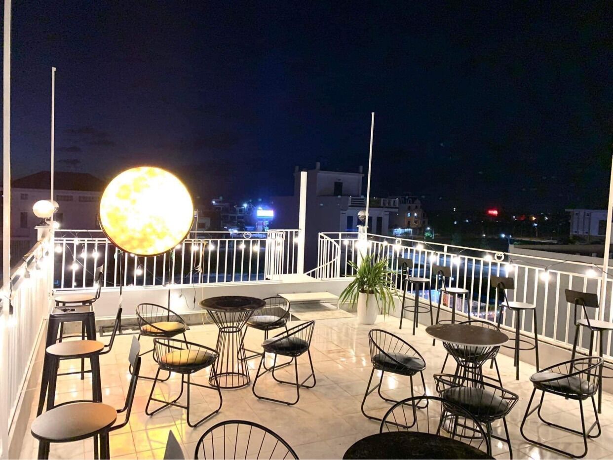 Ghế nón nhỏ( bàn và 4 ghế)
