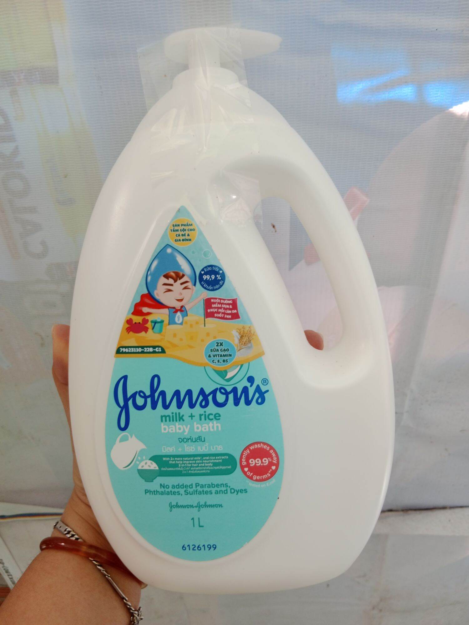 Sữa tắm chứa sữa gạo/yến mạch johnson's baby 1000ml