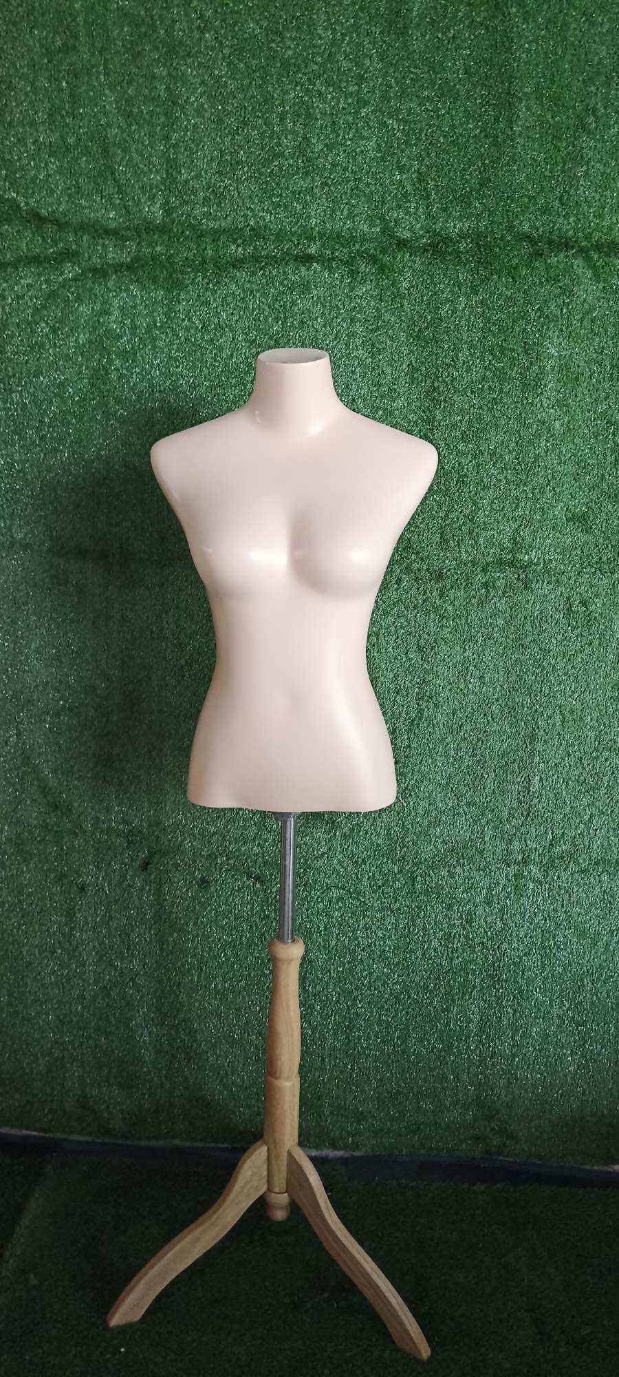 Manocanh bán thân nữ đế gỗ