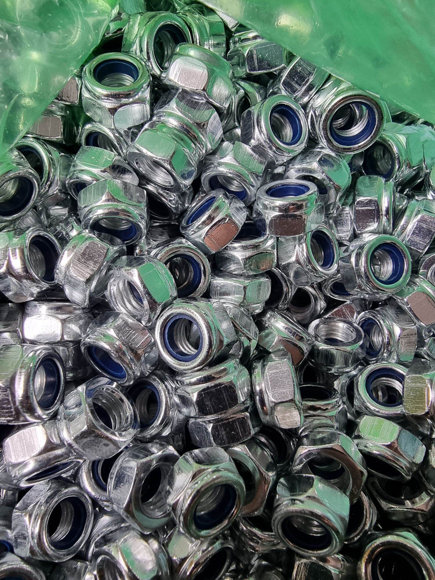 50 ê cu lục giác khóa chặt chống trượt 8ly ( ê cu nhựa M8x1.25)