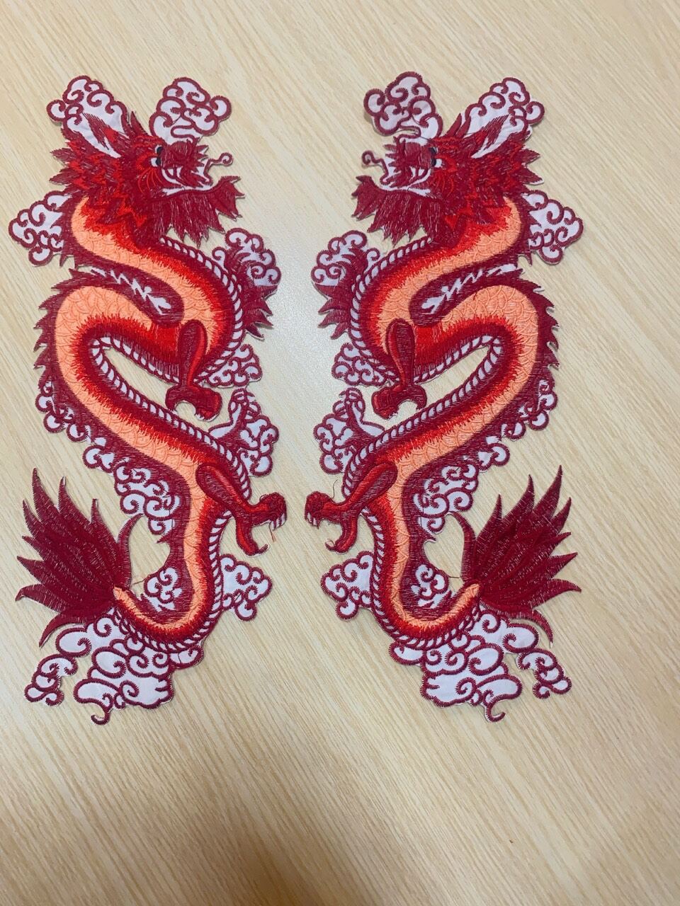 Miếng thêu rồng trang trí áo dài