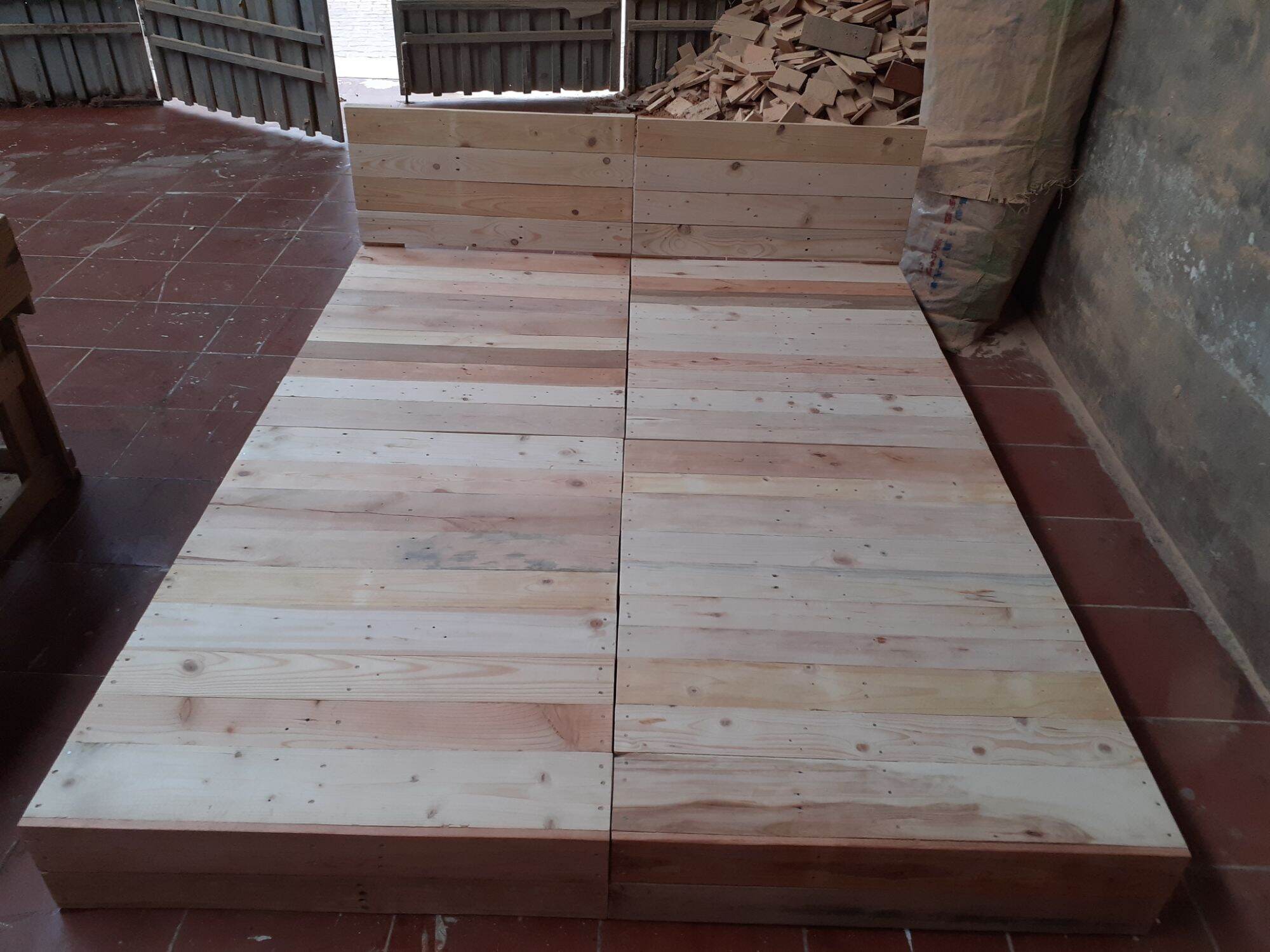 giường pallet gỗ 4 tấm (1m và 1m2x2m 2 tấm) cao 20cm