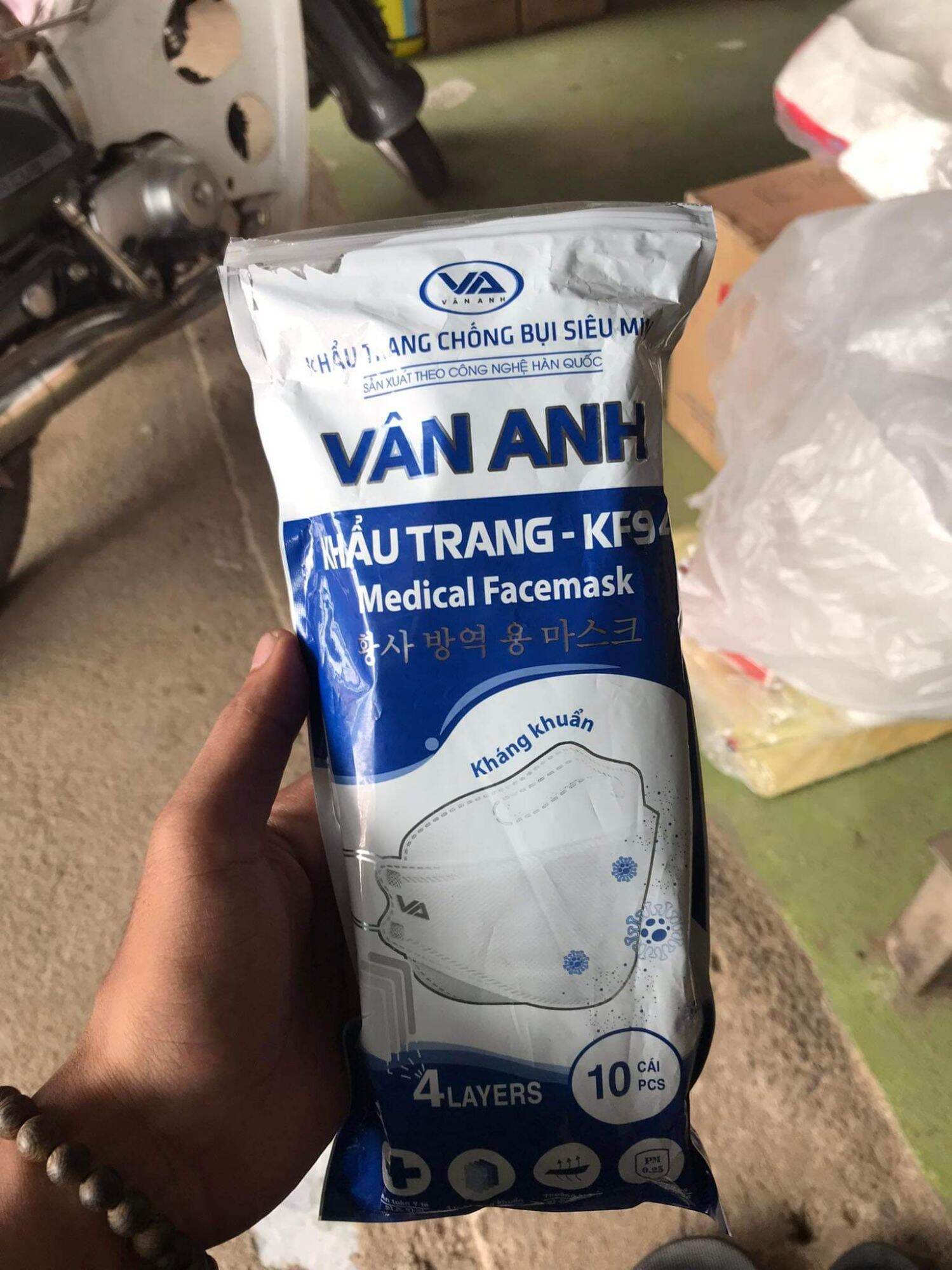 thùng 300 chiếc khẩu trang 4D KF94