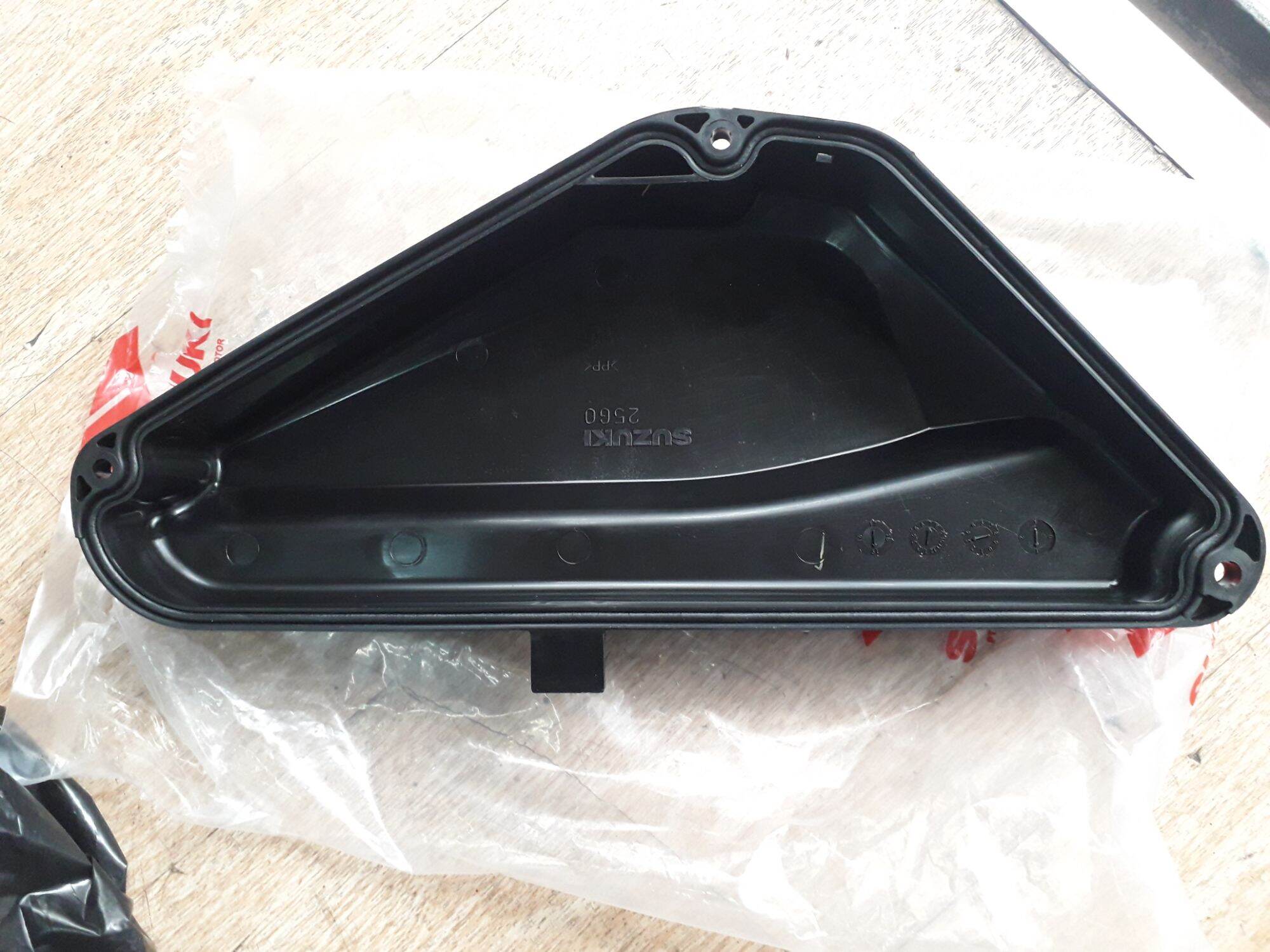 Nắp pô e ngoài cho suzuki Raider xăng cơ